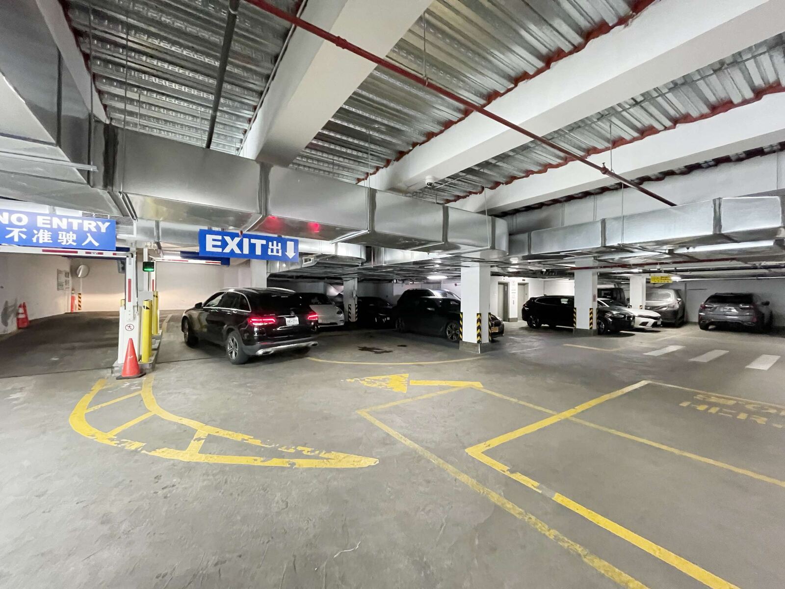 腾瑞停车场室内车库，免去街道清扫挪车